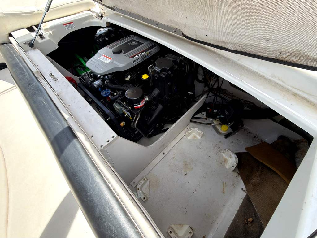 2011 CROWNLINE 21SS - Image 12