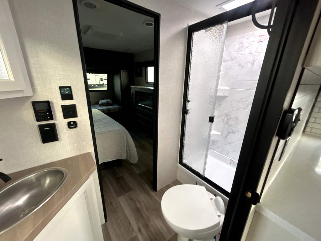 2026 VENTURE RV SPORTTREK 302VRD - Image 14