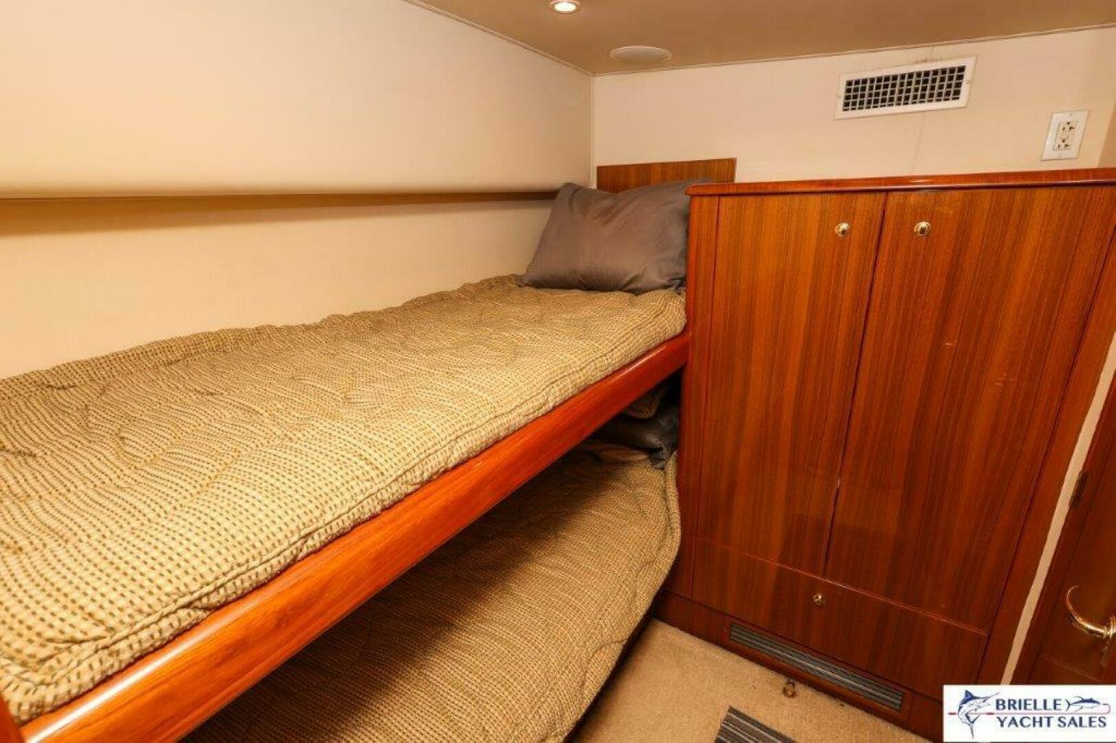 2005 Viking 45 Convertible - Image 19