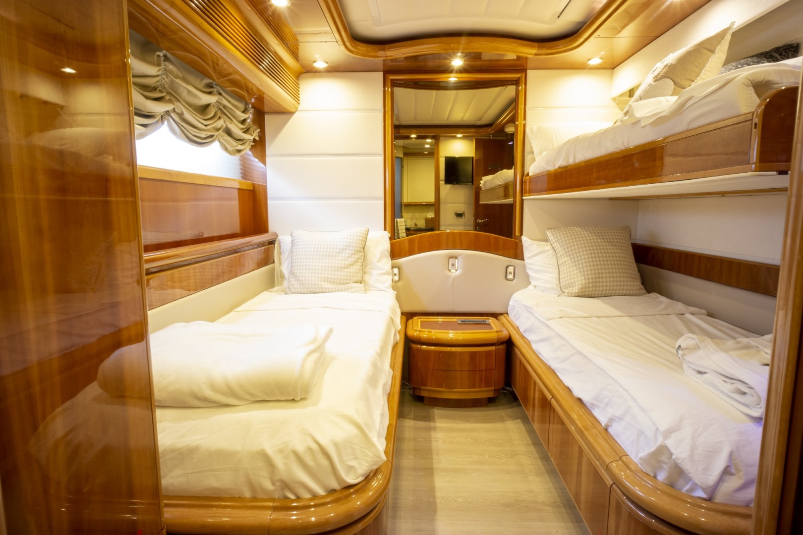 2000 Ferretti Yachts Custom Line 94 - Image 26