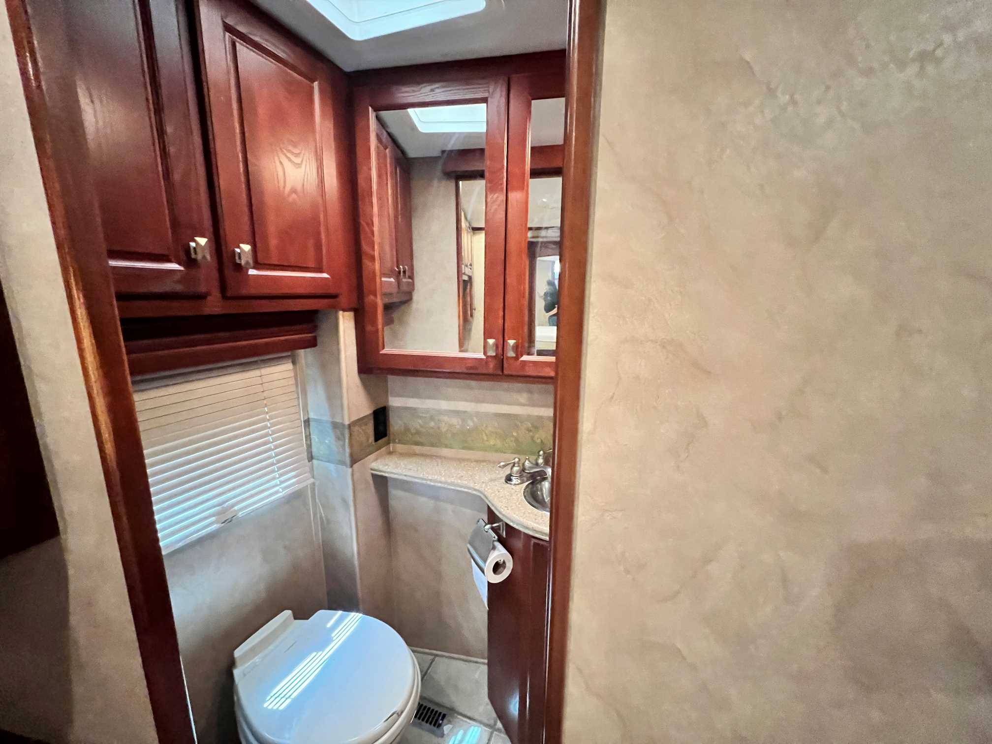 2010 Carriage Carri-Lite 37MSTR - Image 24