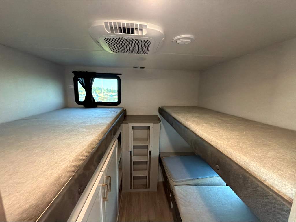 2027 JAYCO JAY FLIGHT 295TBS - Image 20