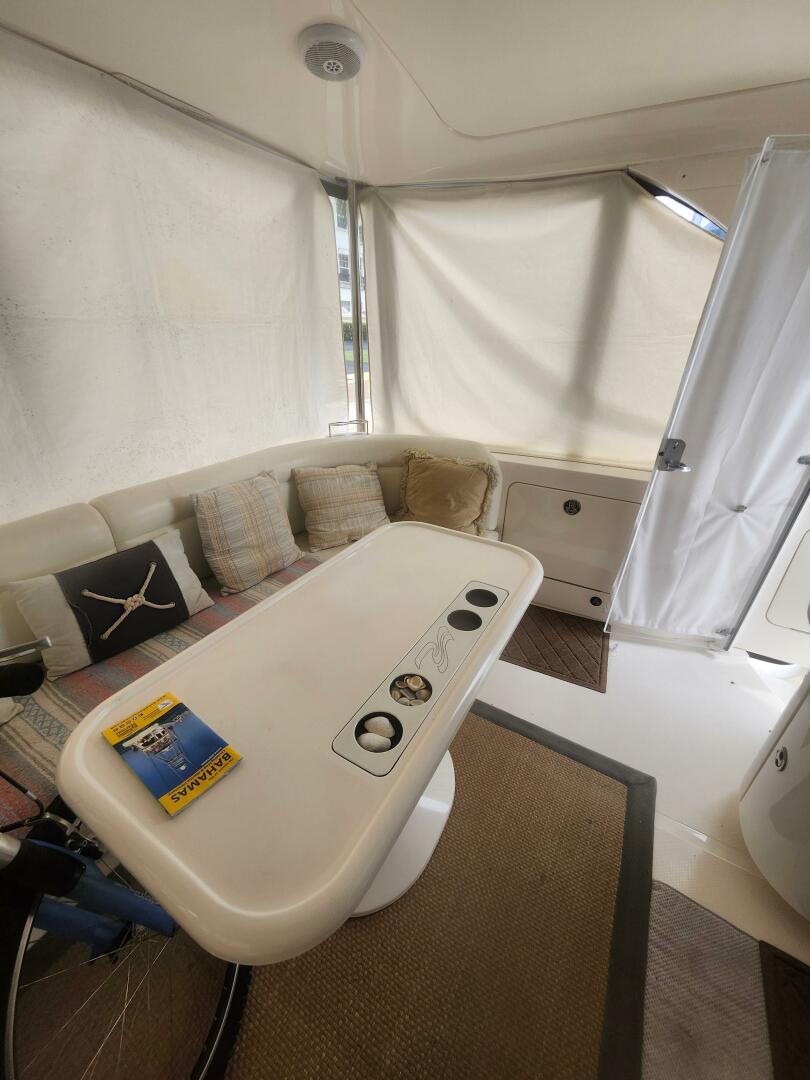 2003 Sea Ray 480 Motor Yacht - Image 6