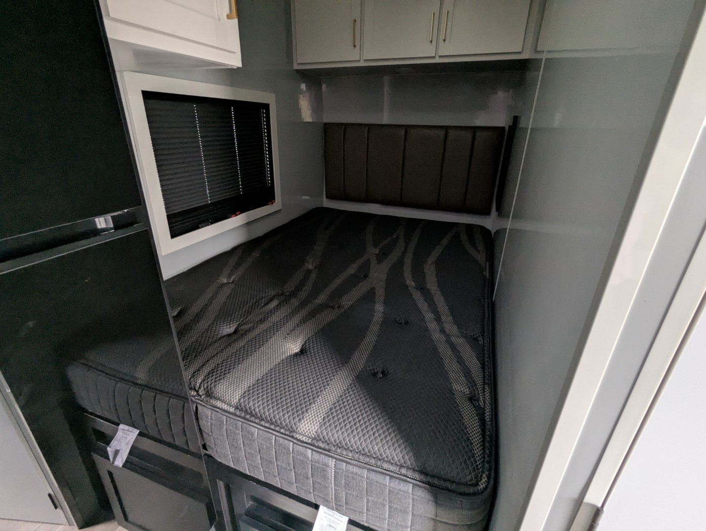 2026 IROK Trailers IROK LUXE SS2214 - Image 16