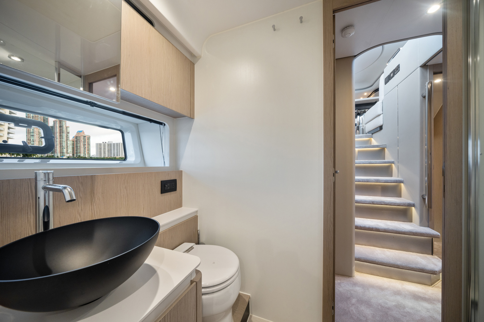 2023 Azimut 53 FLY Base - Image 8
