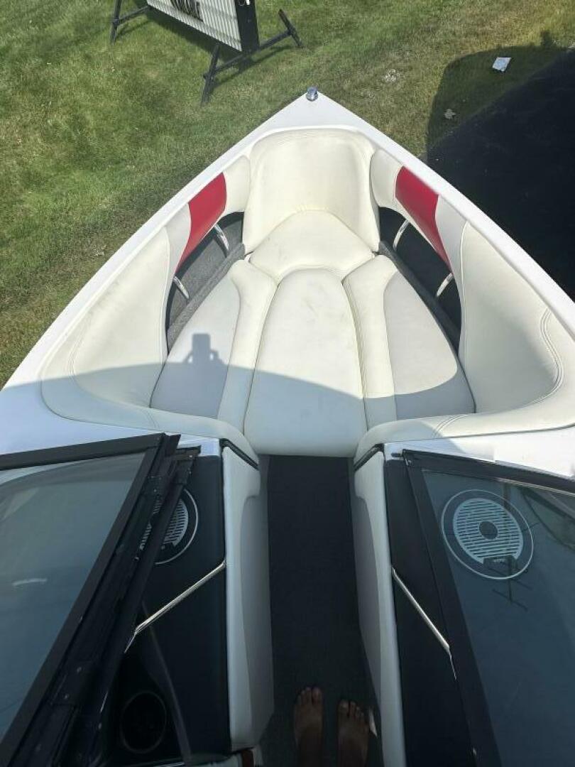 2007 Malibu 21 V-Ride Base - Image 9