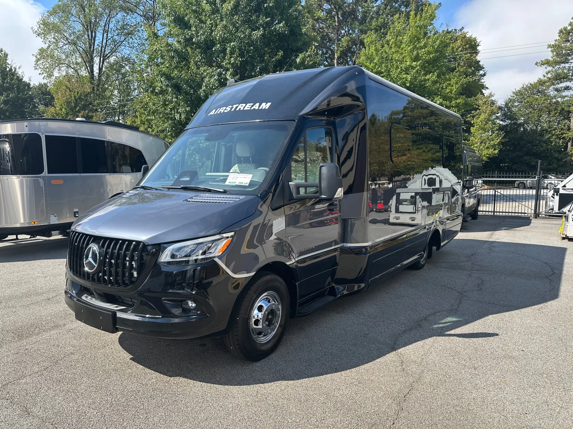 2027 Airstream Atlas 25RT - Image 7