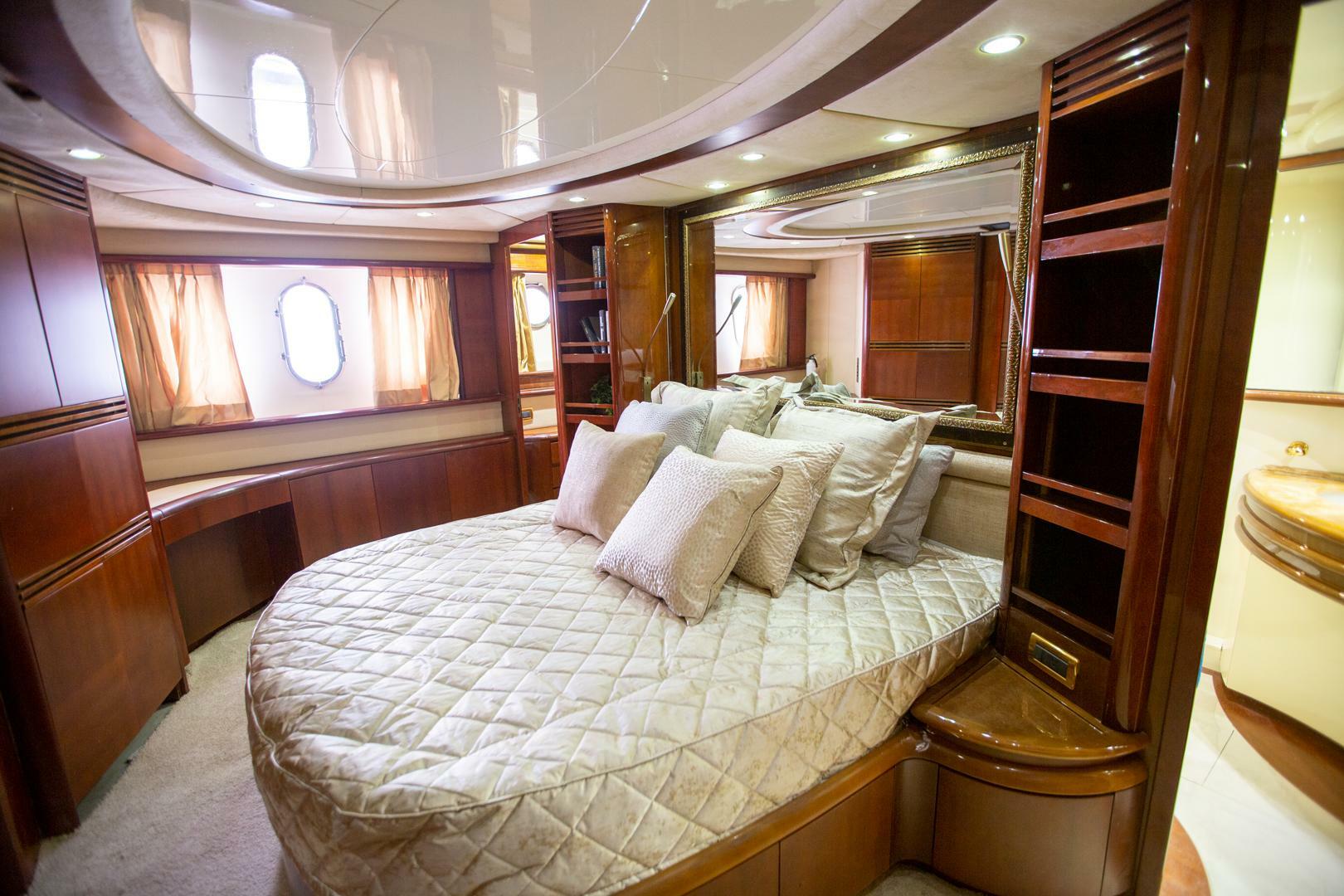 2003 Azimut 74 Solar - Image 13