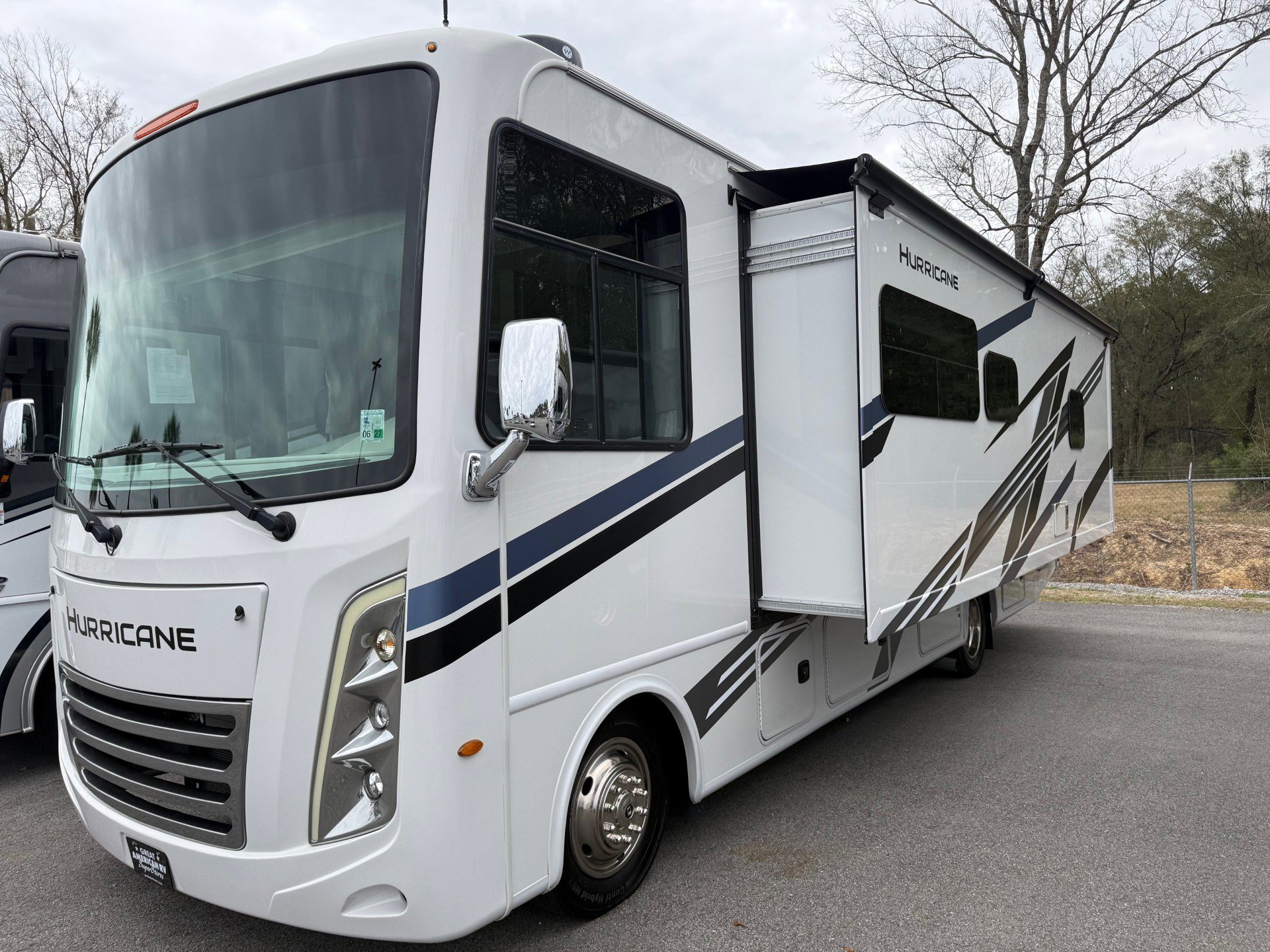 2025 THOR MOTOR COACH HURRICANE 29M - Image 2