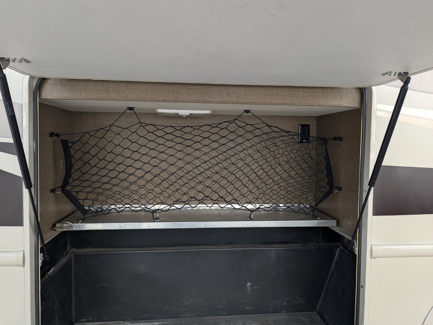 2016 Thor Motor Coach Hurricane 34J - Image 5