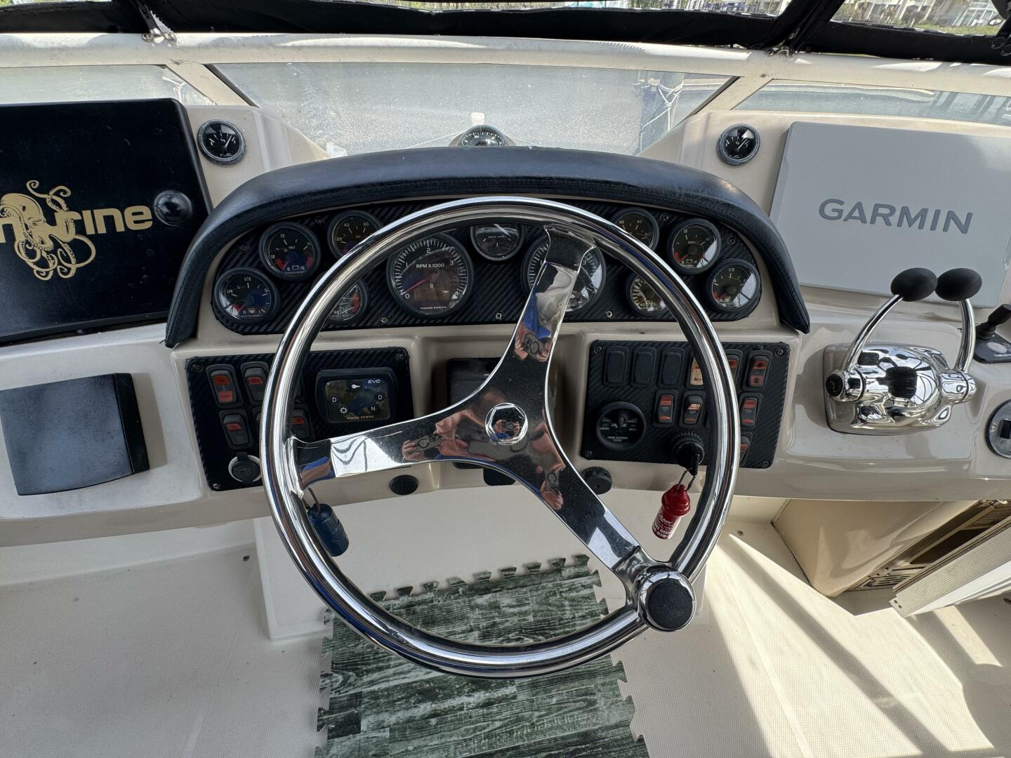2005 Carver - Image 17