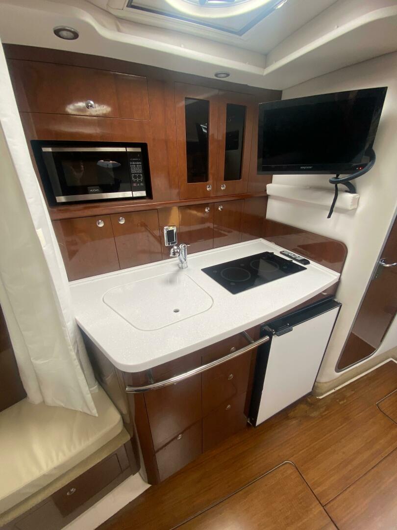 2018 Four Winns 355 Vista - Image 16
