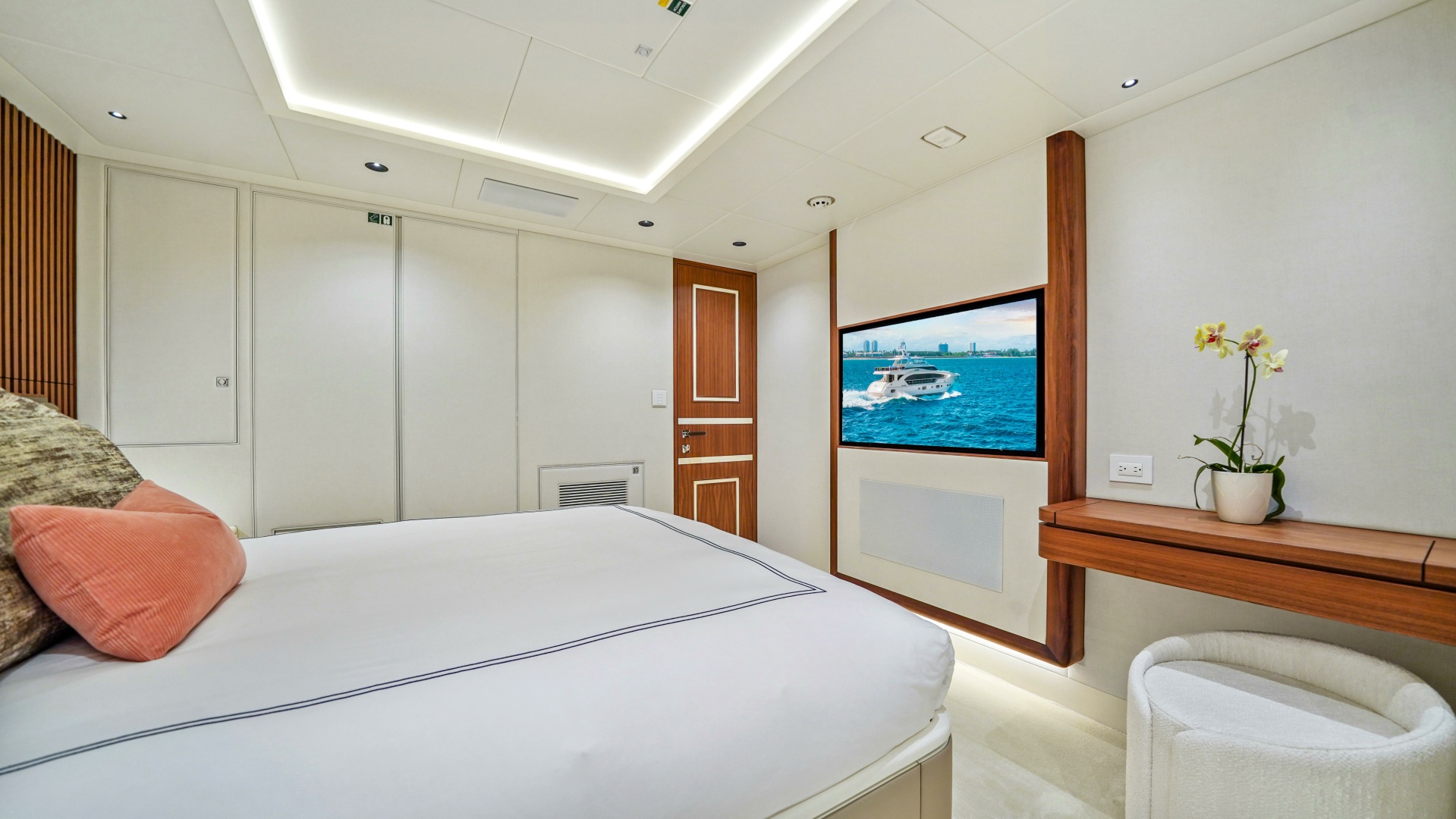 2025 Horizon Raised Pilothouse - Image 35