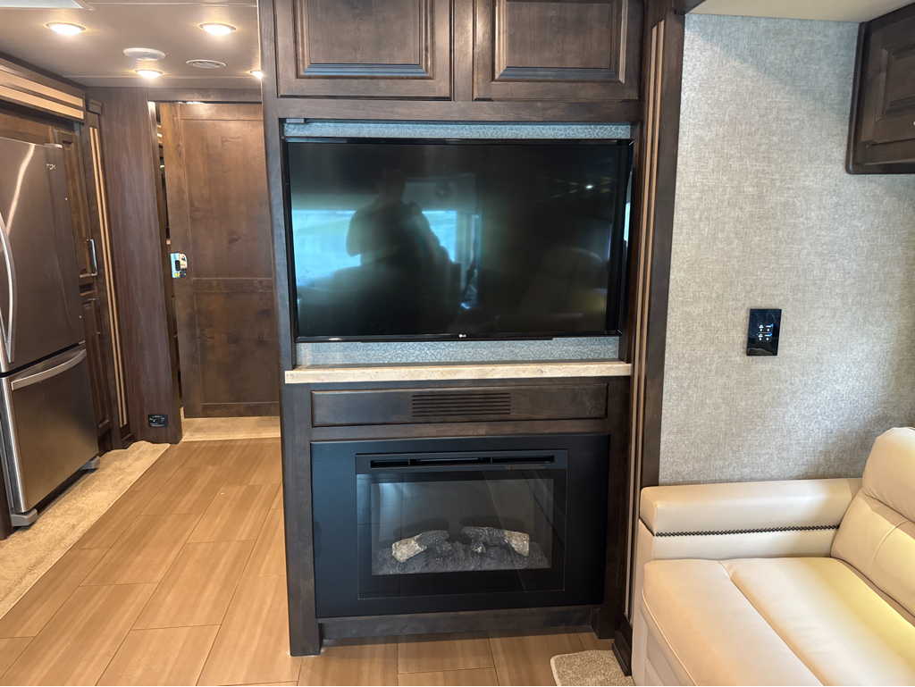 2018 TIFFIN ALLEGRO RED 33AA - Image 16