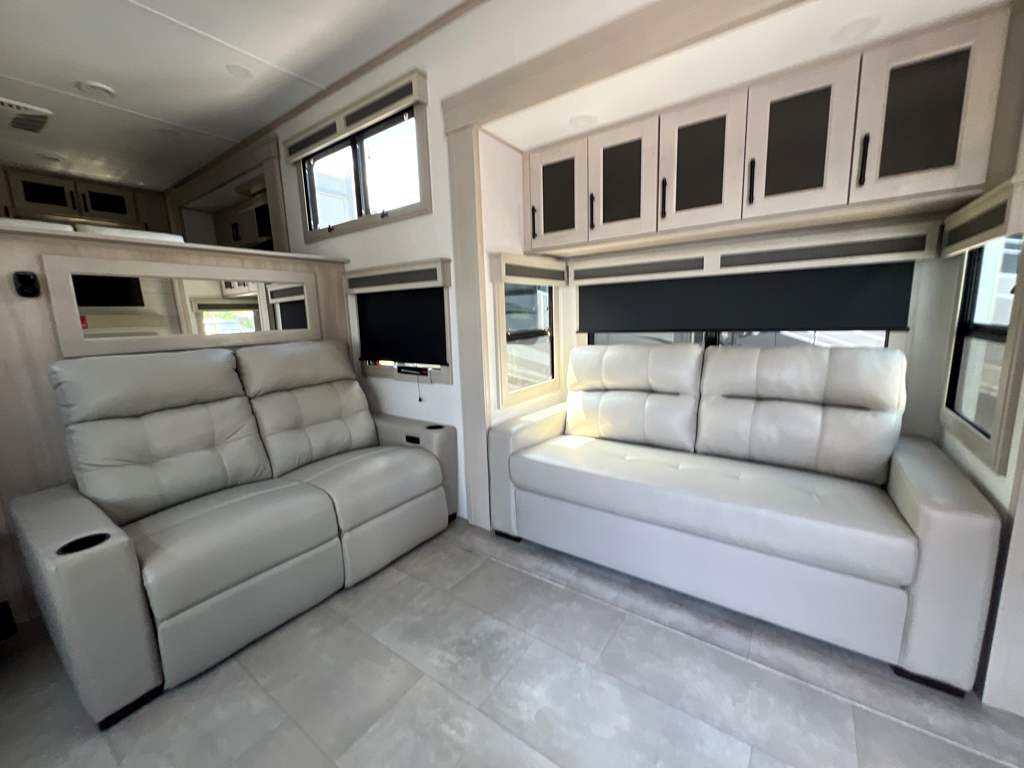 2026 GRAND DESIGN SOLITUDE 390RK - Image 9