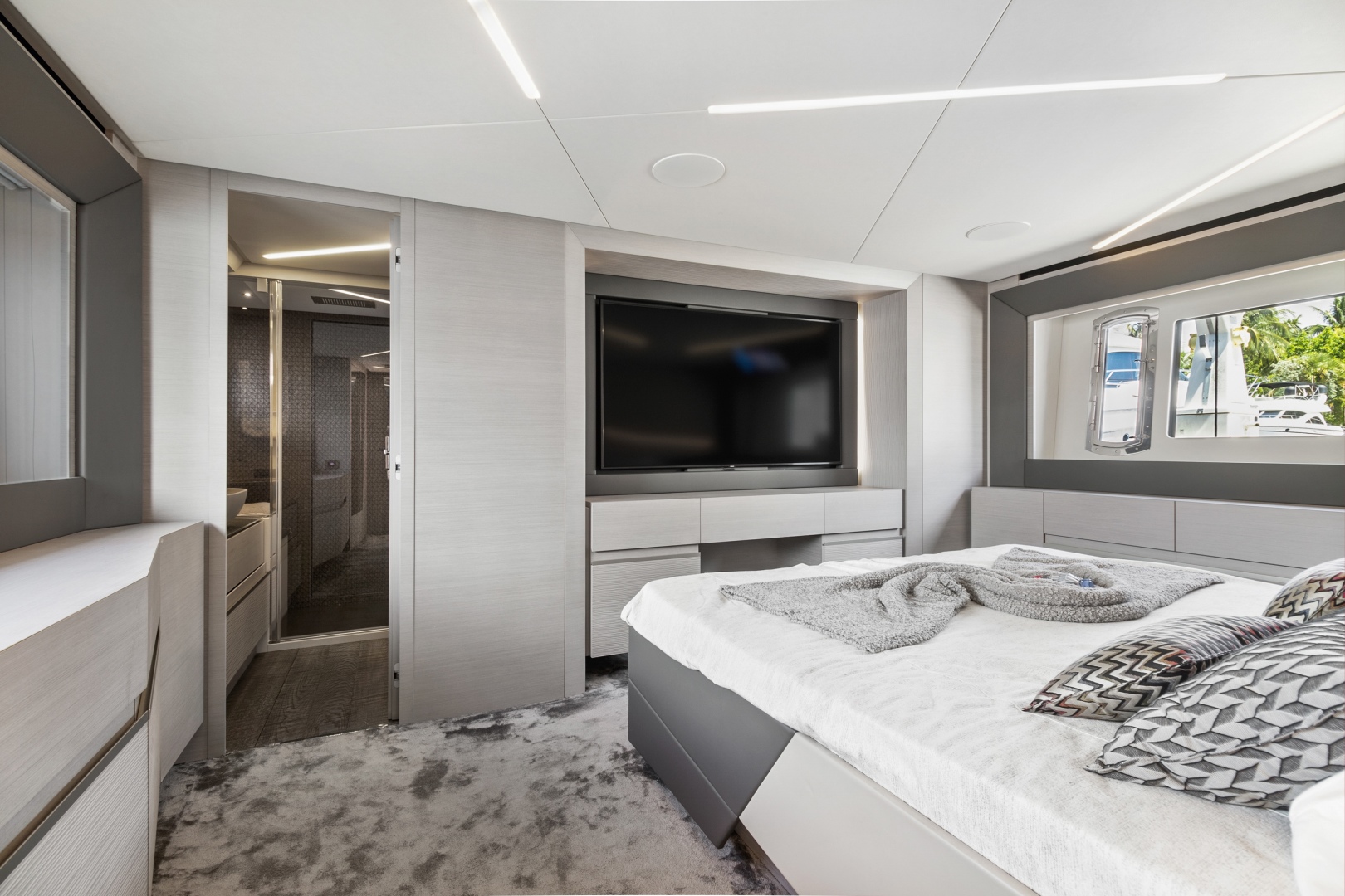2020 Pershing 7X - Image 27
