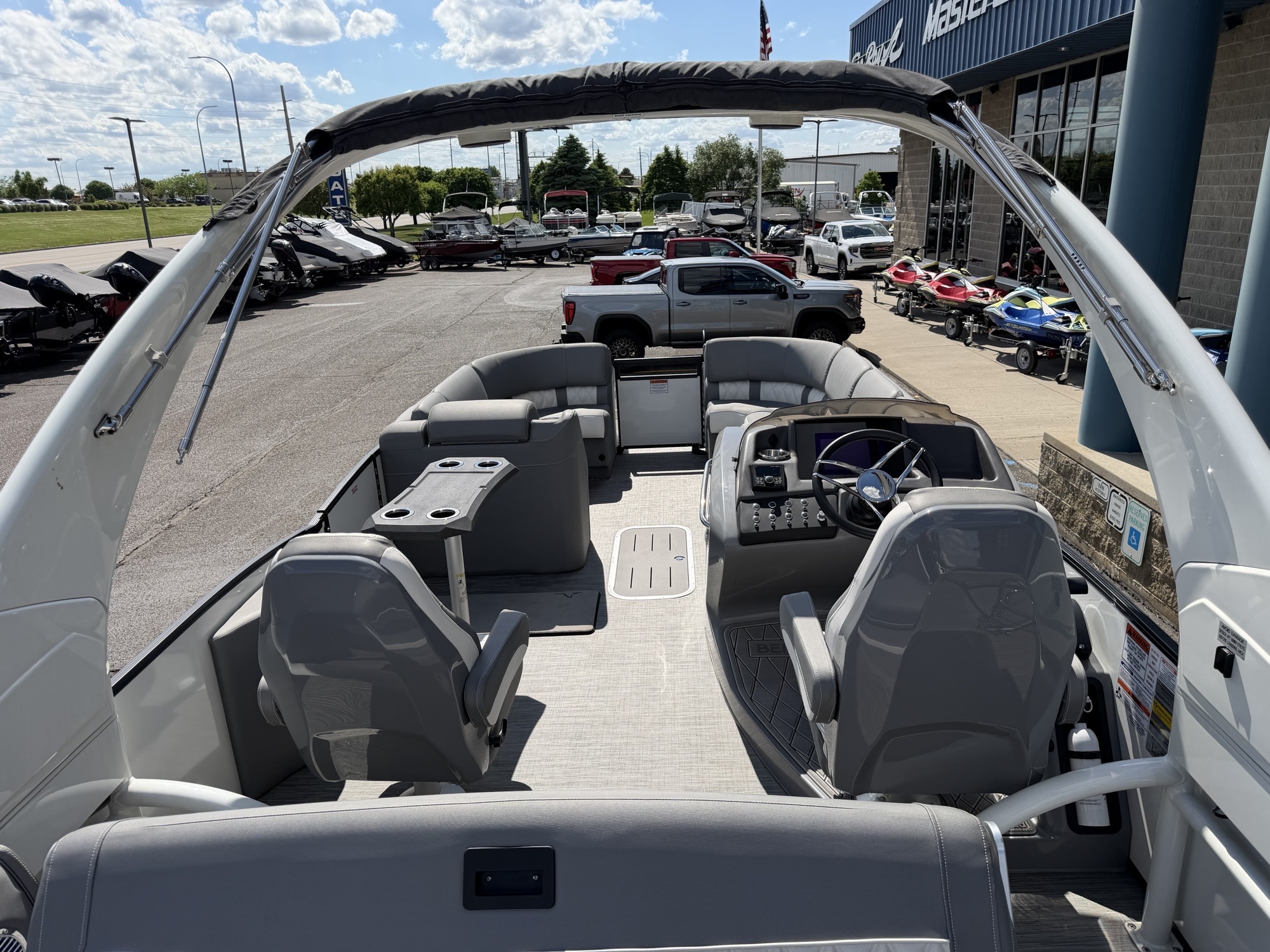 2023 Bennington 25QSBA Swingback with Power Arch - Image 17