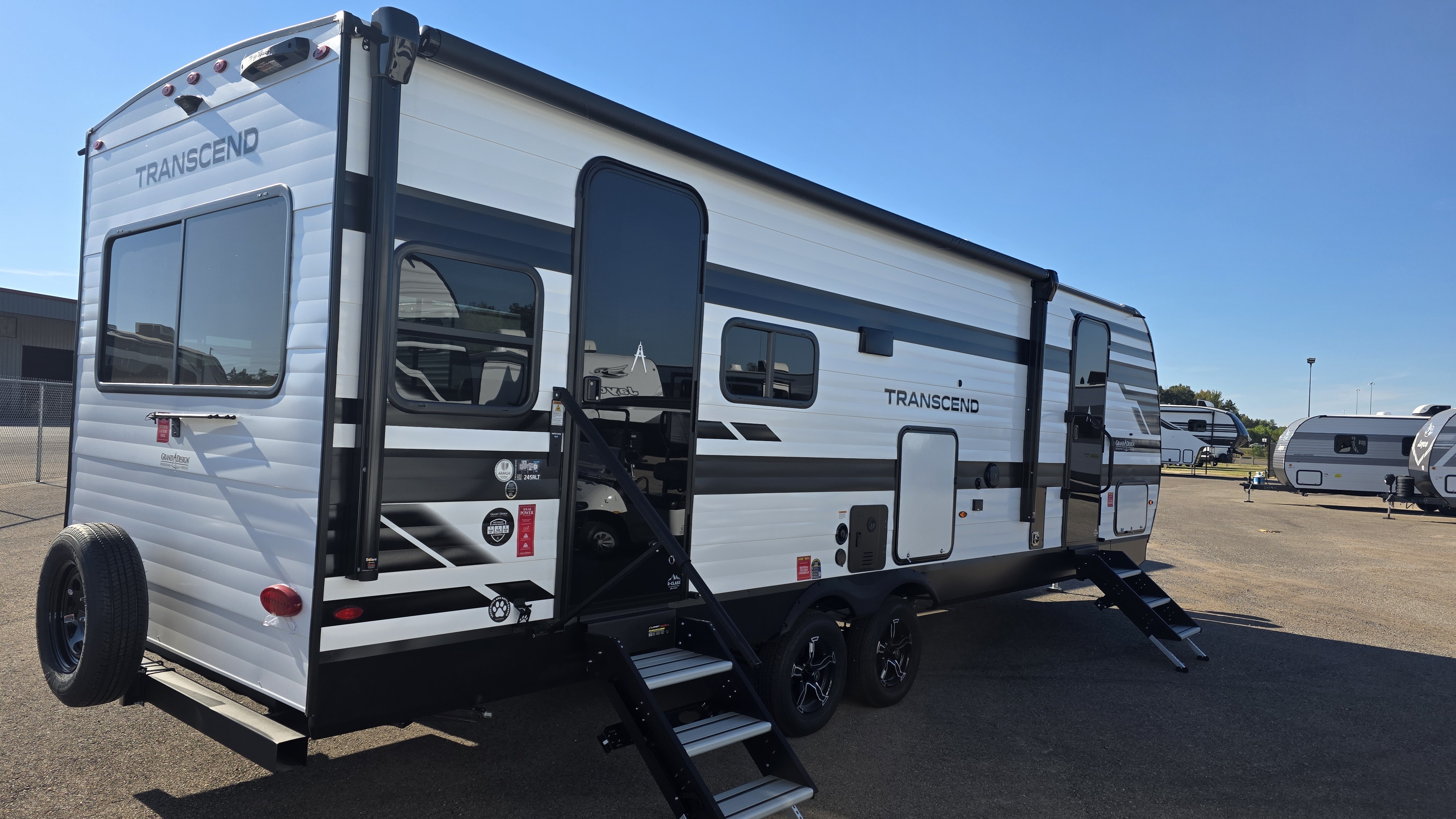 2027 GRAND DESIGN TRANSCEND 245RLT - Image 4