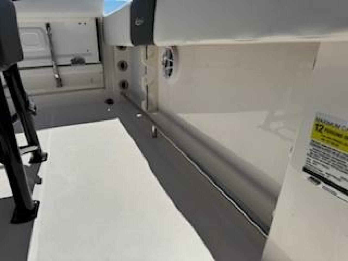 2022 Robalo R242 Center Console Base - Image 25