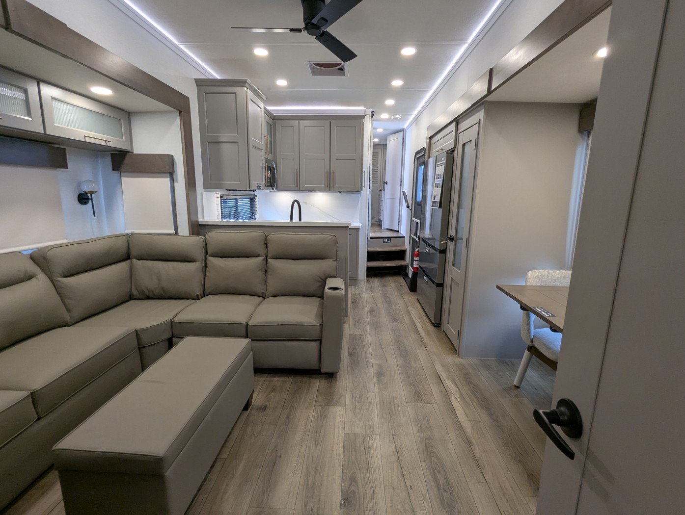 2026 Alliance RV Paradigm 395DS - Image 37