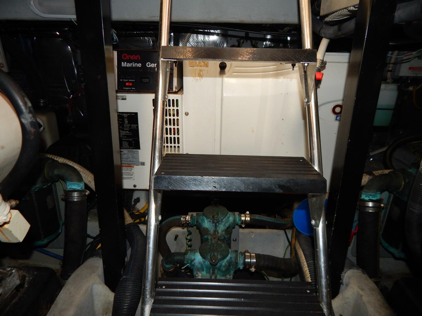 2005 Meridian 408 Motor Yacht - Image 38