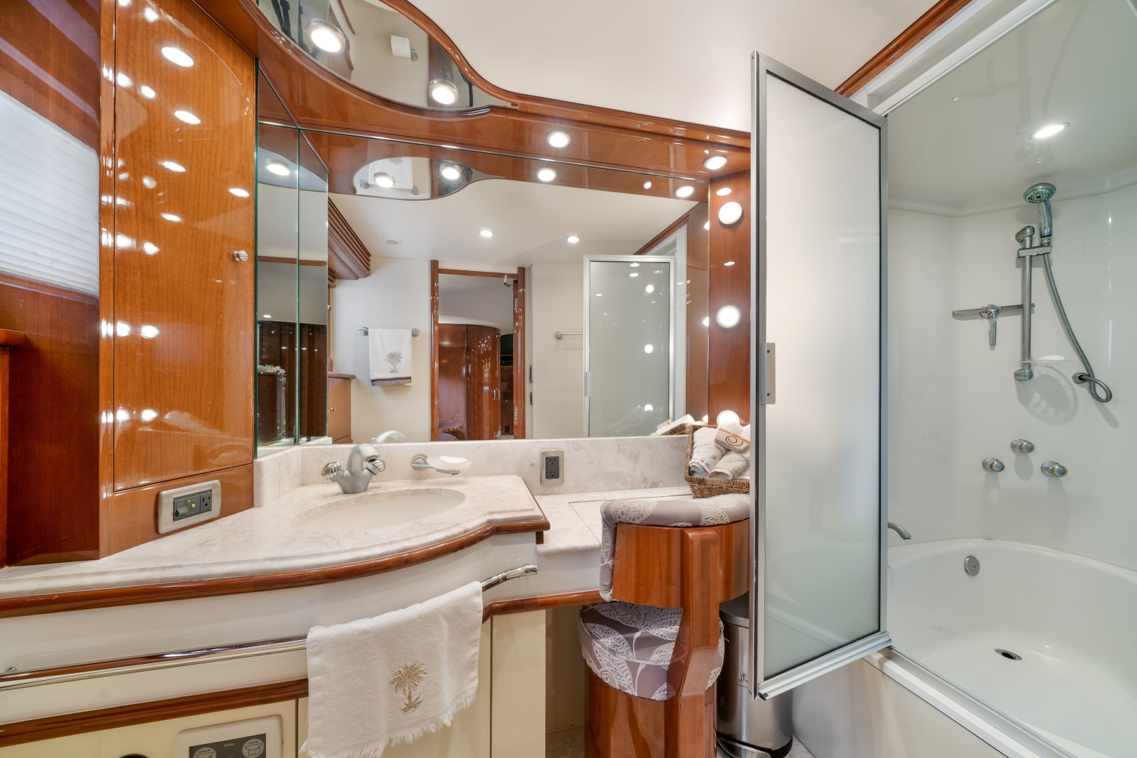 2006 Marquis 65 Pilothouse - Image 31