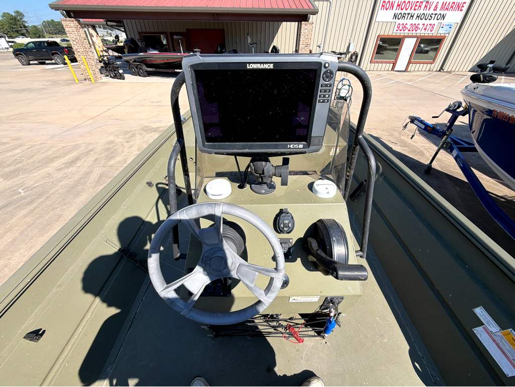 2021 LOWE ROUGHNECK 2070CC - Image 12