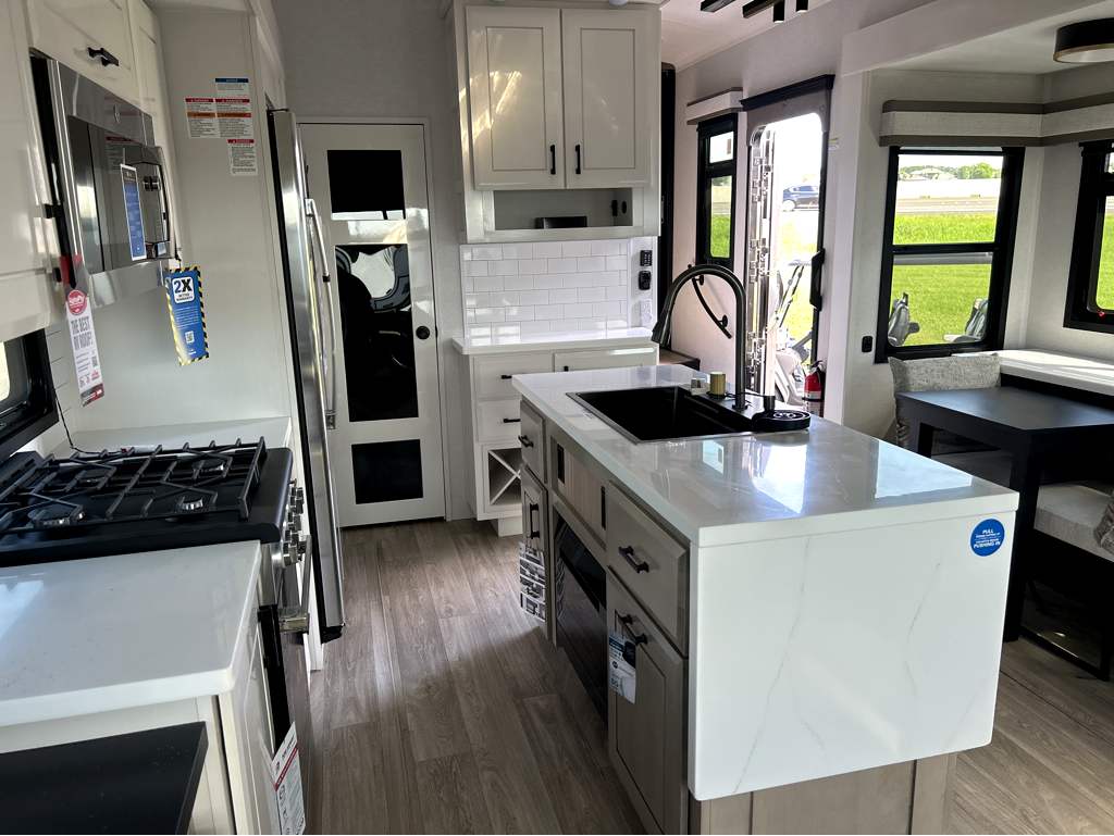 2027 JAYCO PINNACLE 32RLTS - Image 15