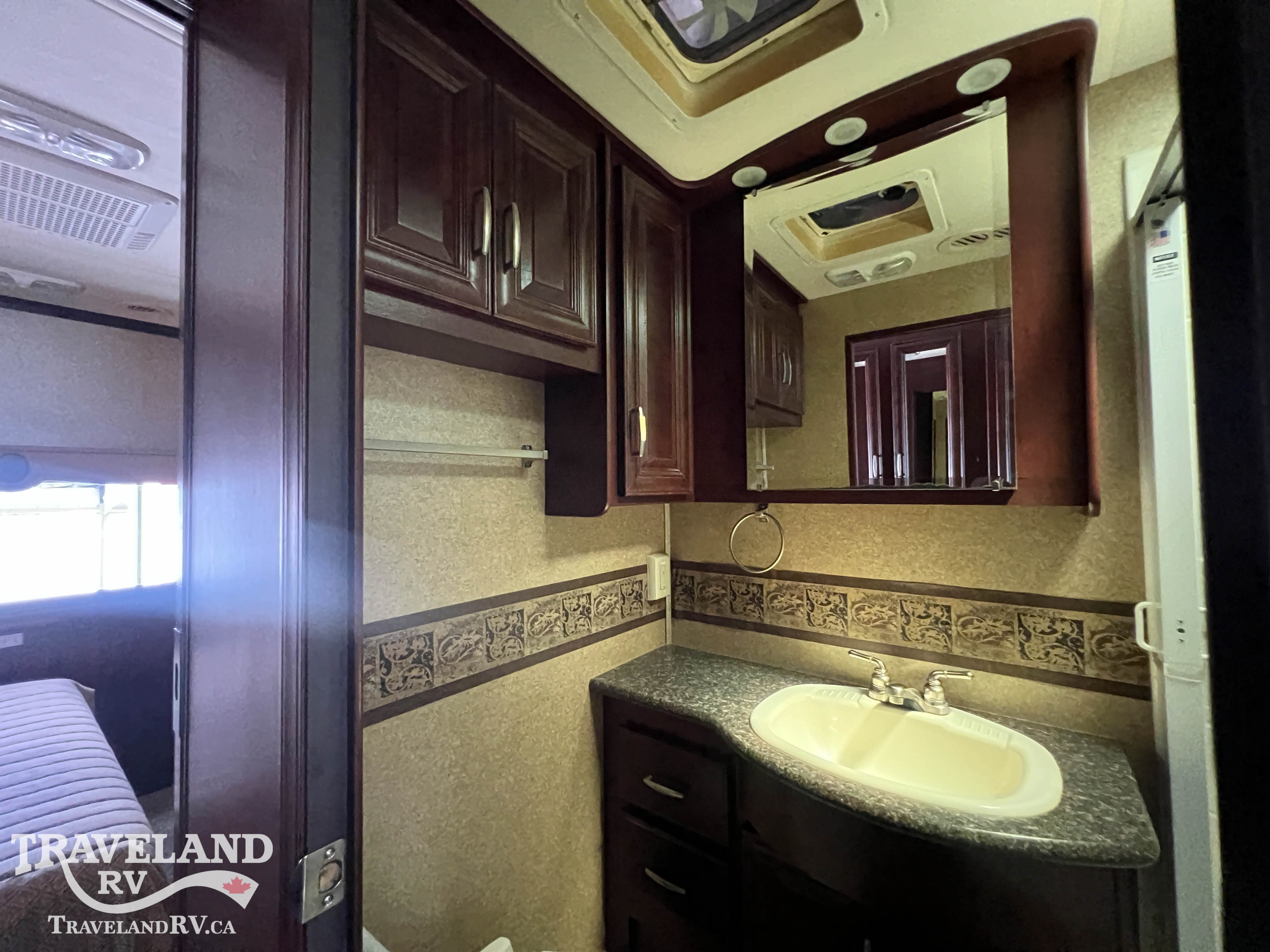 2012 Thor Motor Coach CHALLENGER 32VC HMS - Image 36