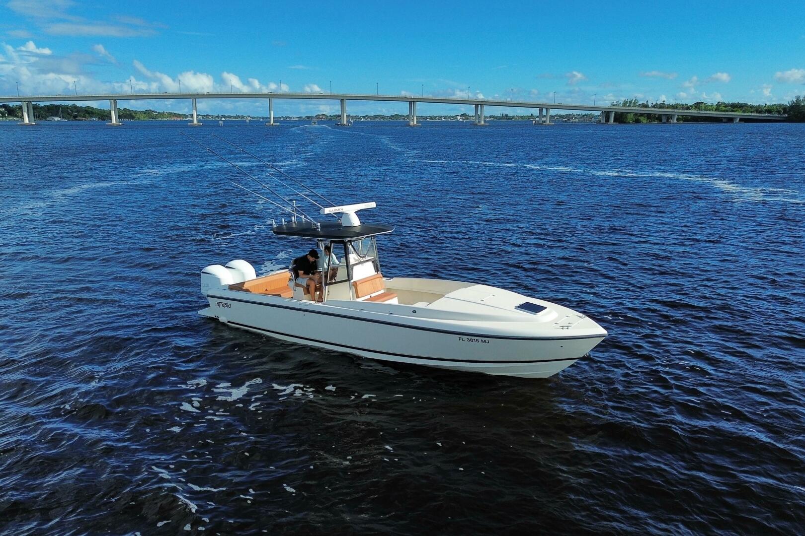 2004 Intrepid 32 CUDDY - Image 3