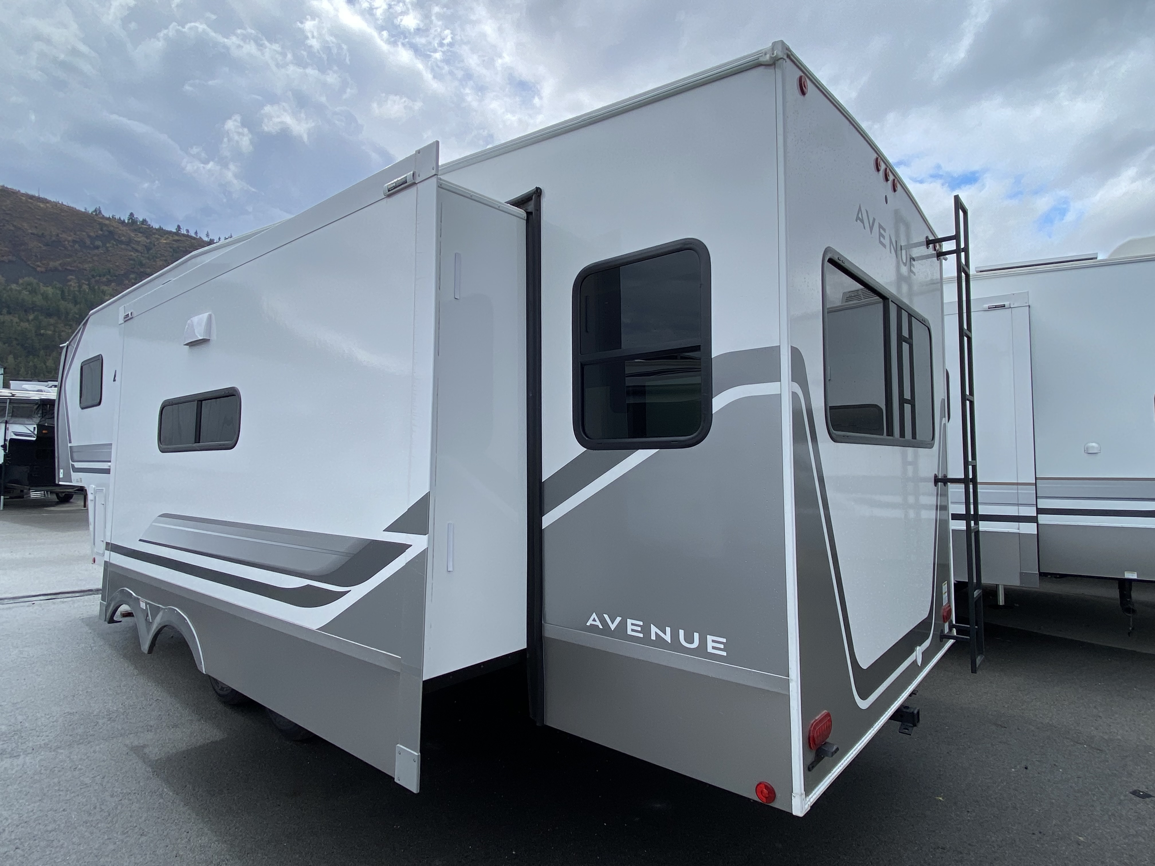 2027 Alliance RV Avenue 29RL - Image 7