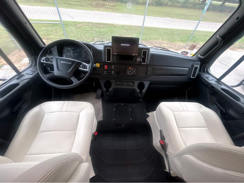 2026 ENTEGRA COACH ACCOLADE 37K - Image 30