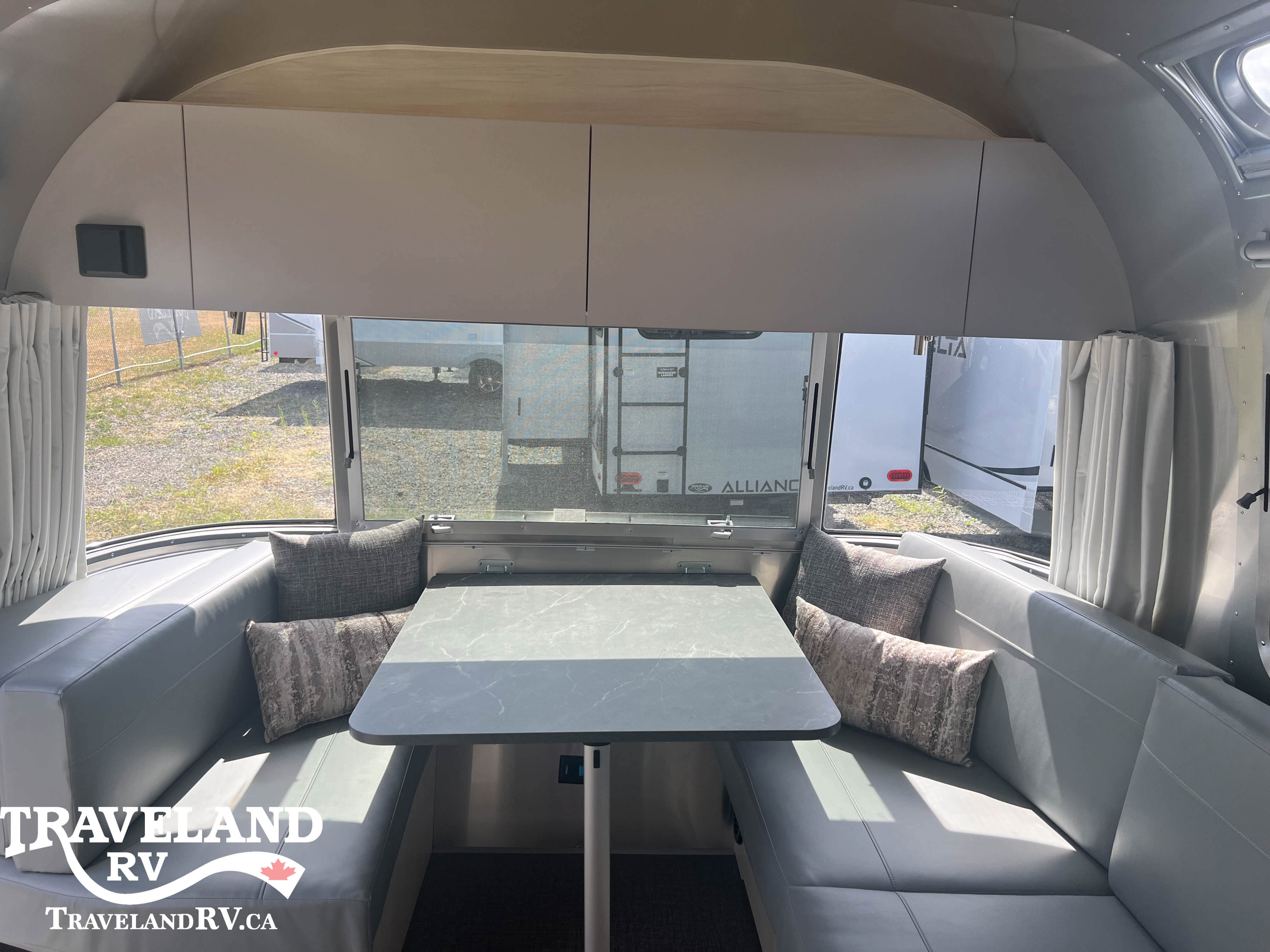 2026 Airstream Flying Cloud 27FB - Image 7