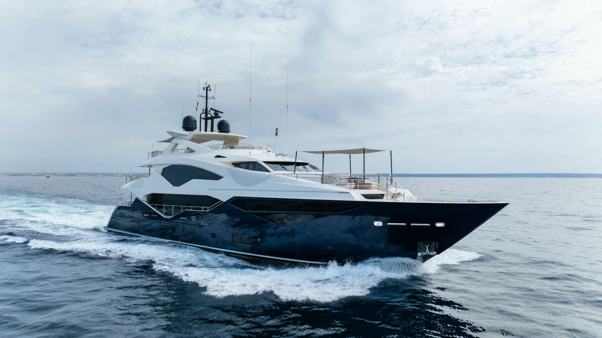 2016 Sunseeker Sunseeker 131 Yacht - Image 1