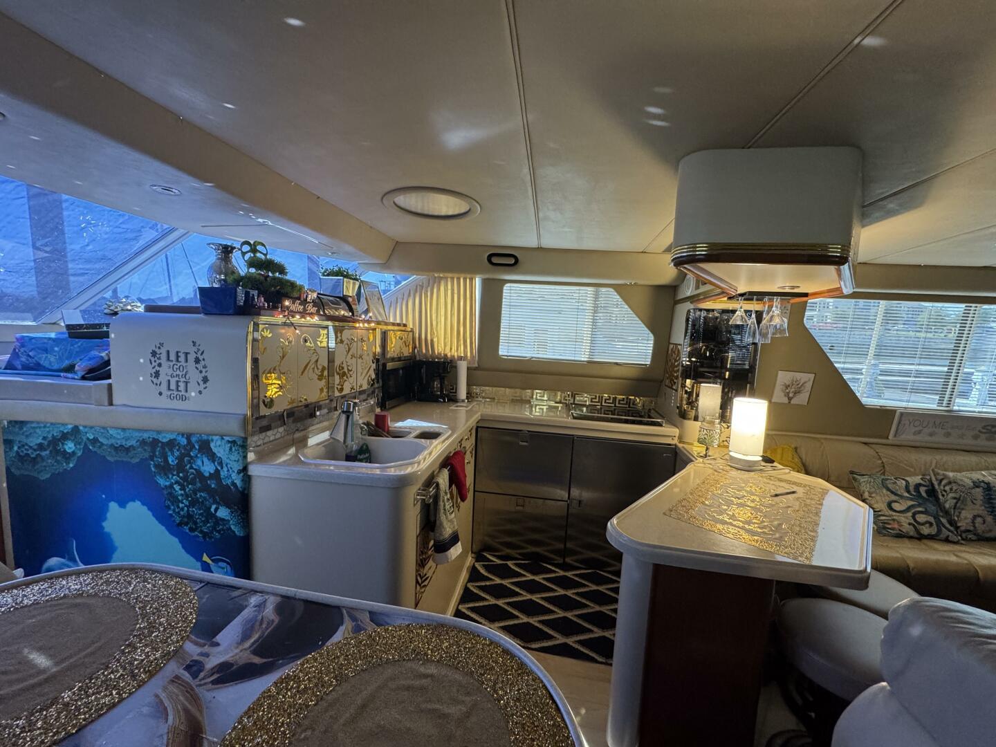 1998 Sea Ray 550 Sedan Bridge - Image 27