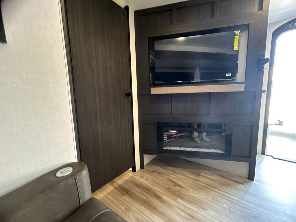 2027 VENTURE RV SIENNA 251VRB - Image 32