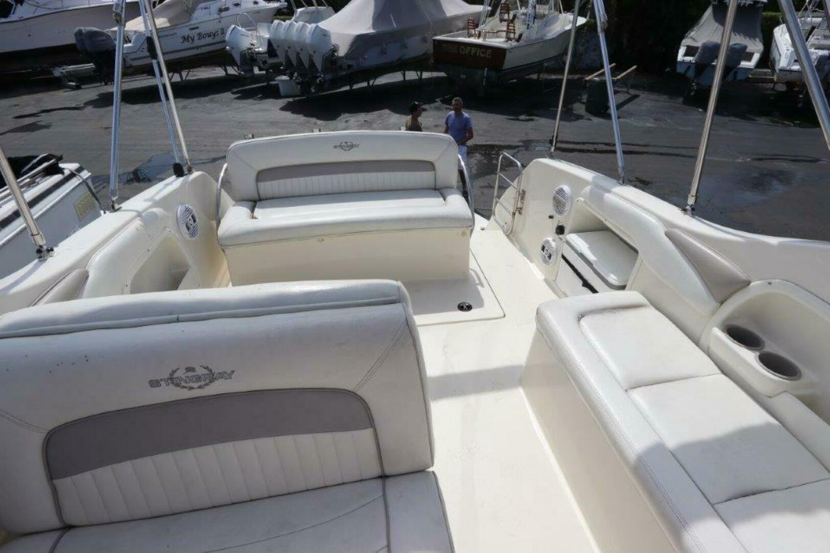 2006 Stingray 240 CS Base - Image 13