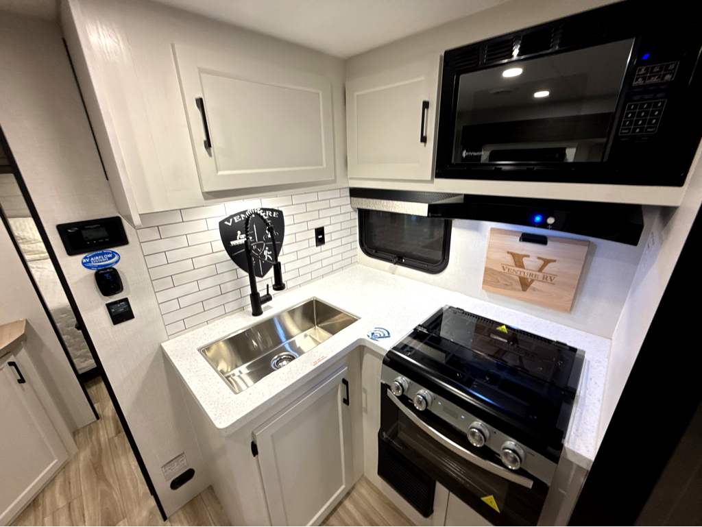 2027 VENTURE RV SPORTTREK STINGER 232VRL - Image 15