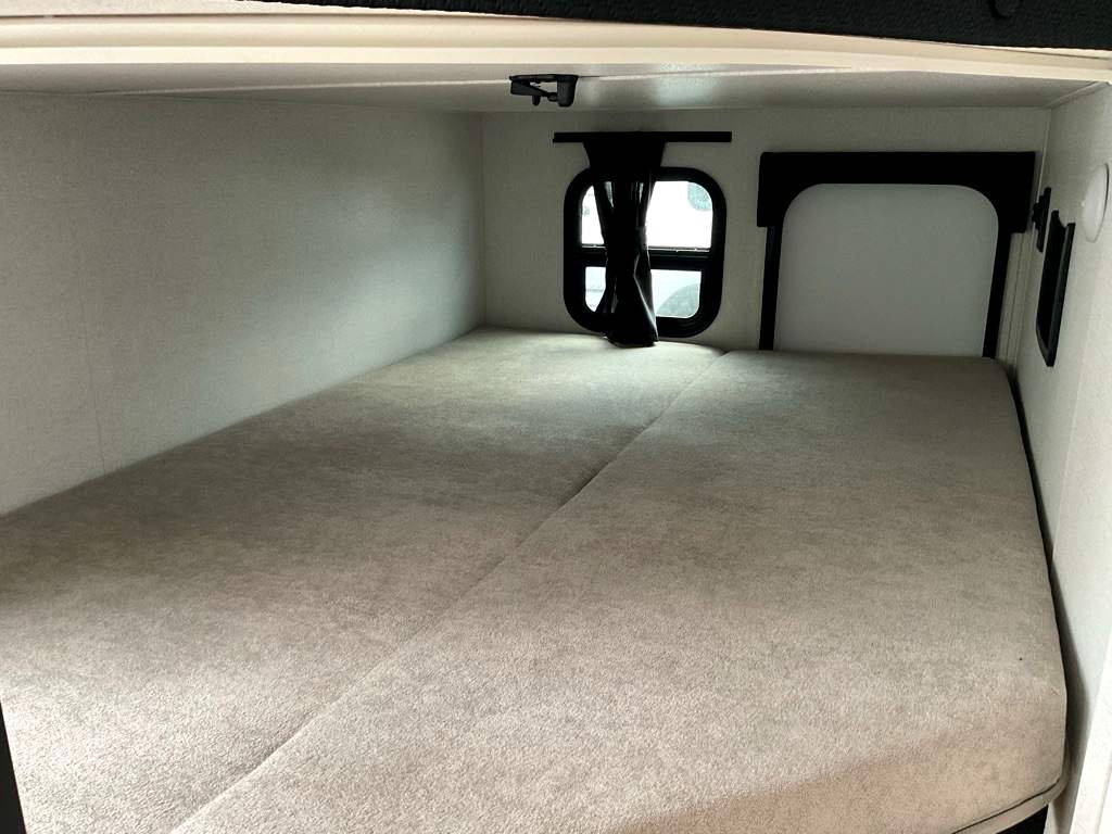 2027 JAYCO Jay Feather 25BH - Image 18