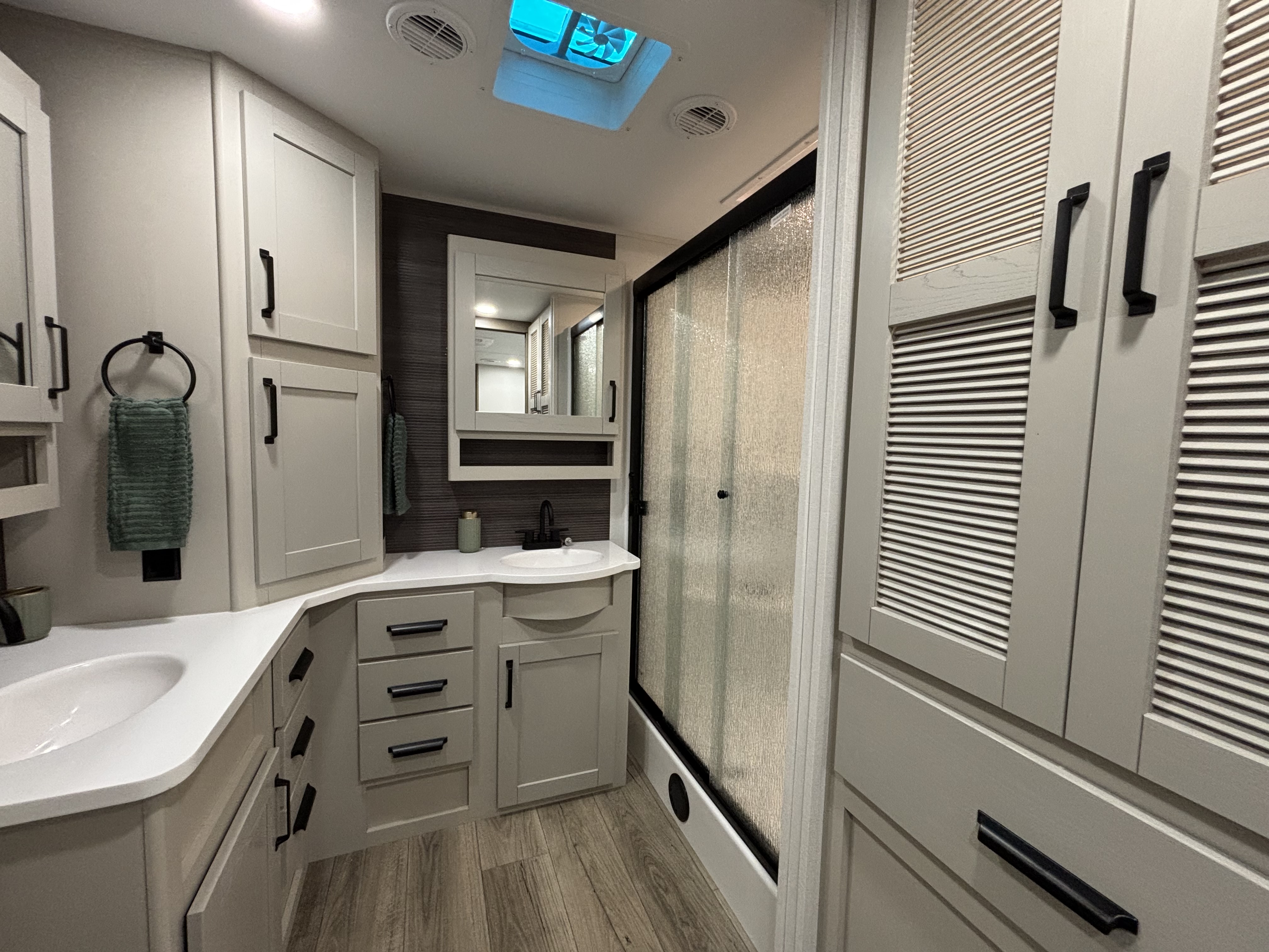 2026 Grand Design Reflection Travel Trailer 322FKTS - Image 18