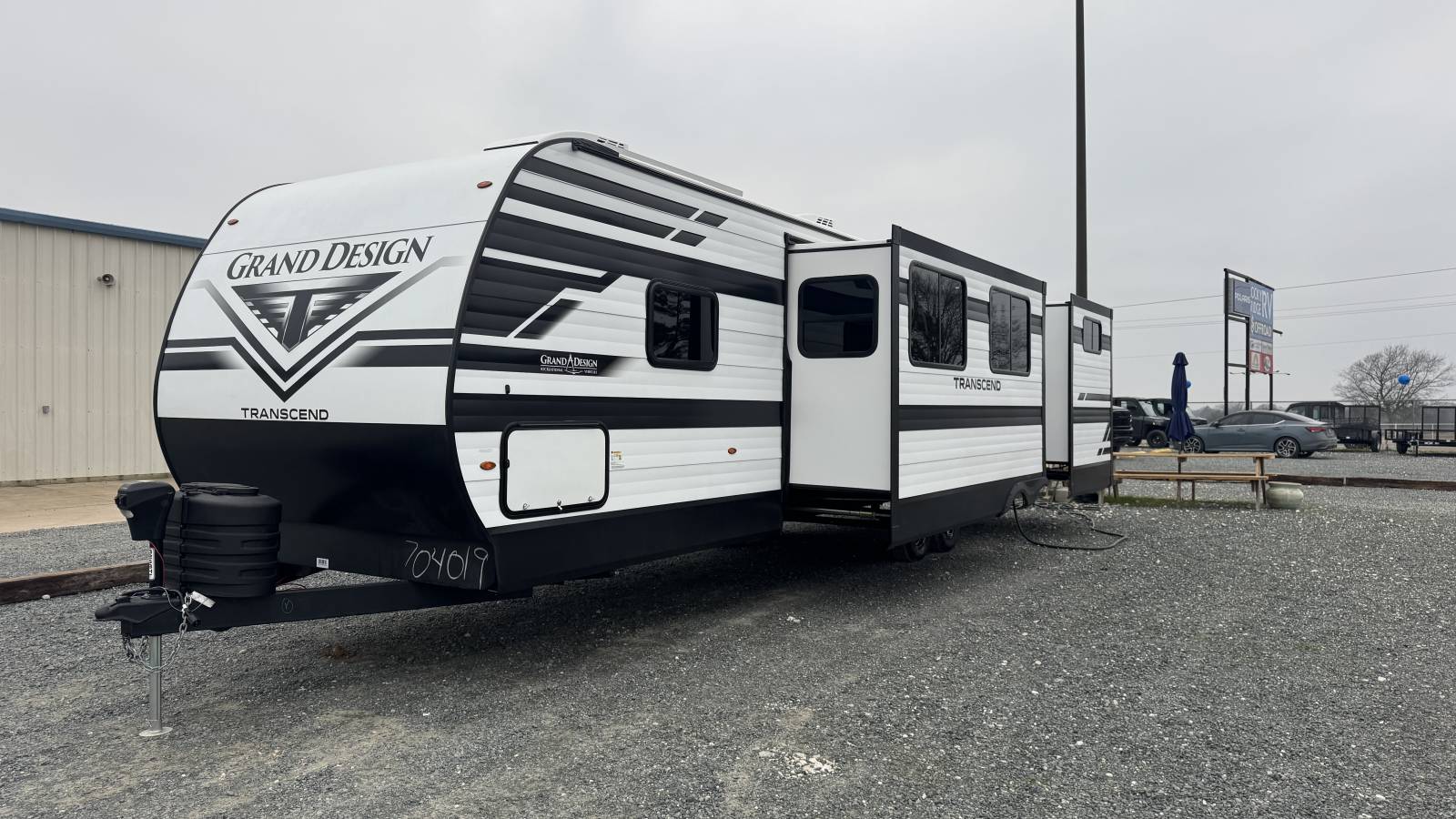 2026 Grand Design Transcend 325BHT - Image 3