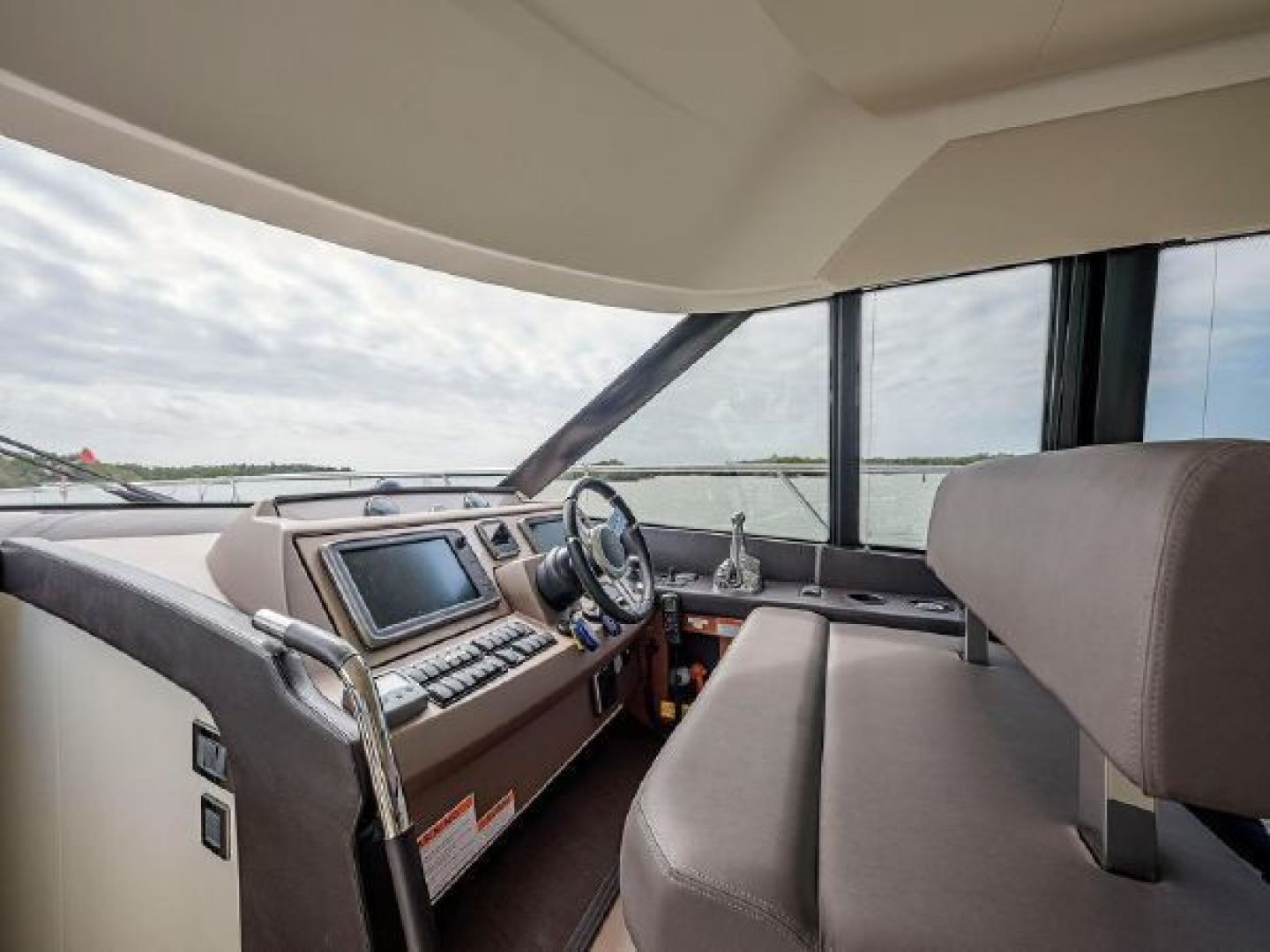 2015 PRESTIGE PRESTIGE 550 Base - Image 5