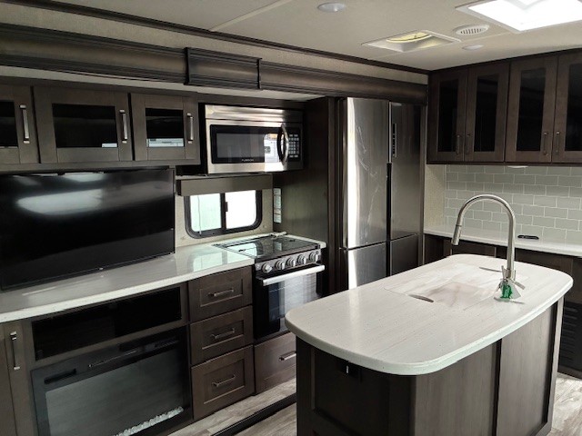 2022 GRAND DESIGN 312BHTS - Image 8