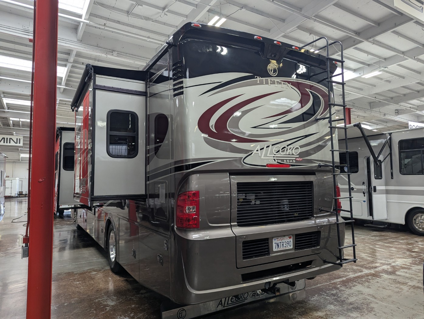 2016 Tiffin Allegro Red 38 QBA - Image 3