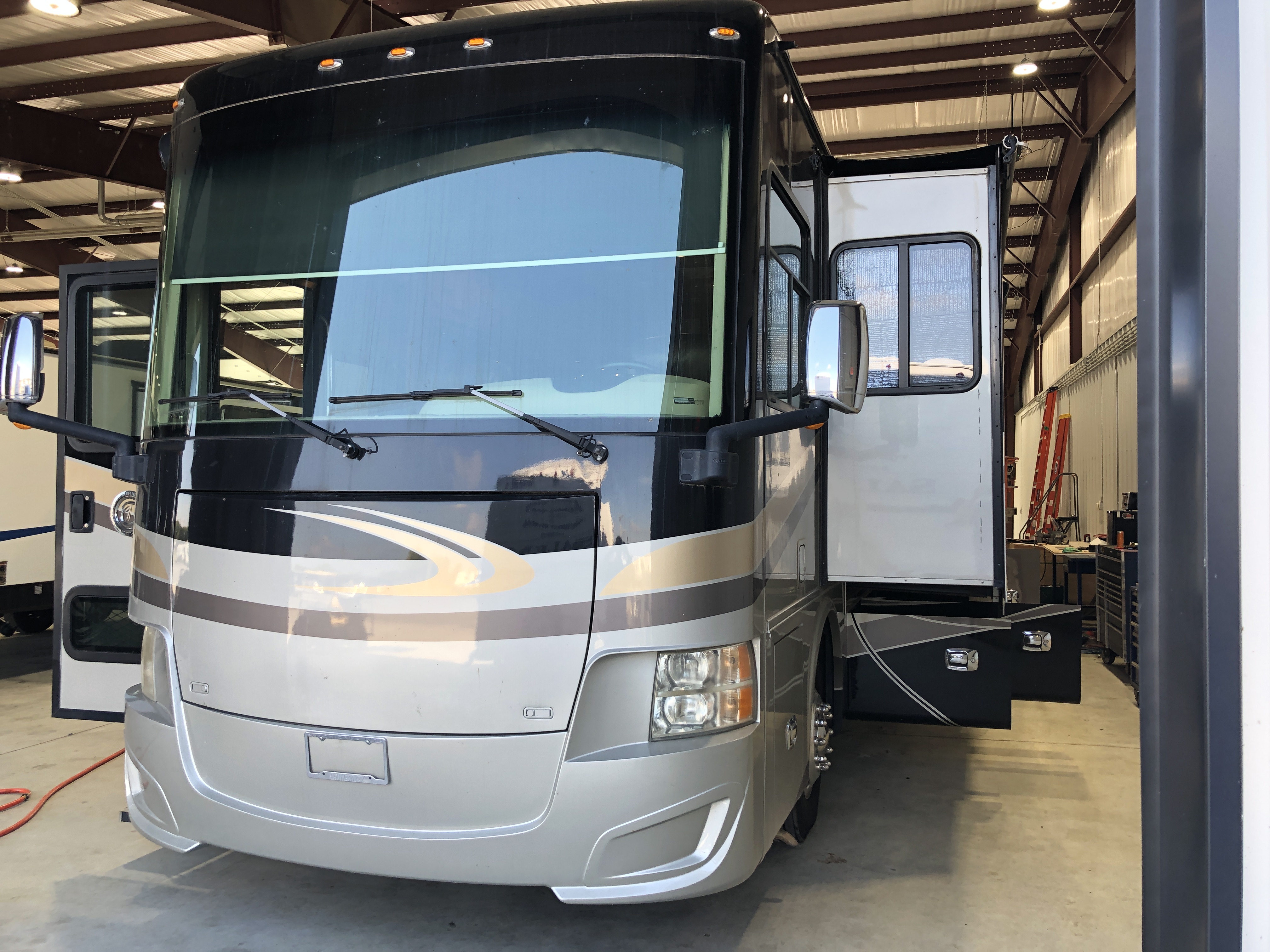 2017 Tiffin Allegro Red 38 QRA - Image 10