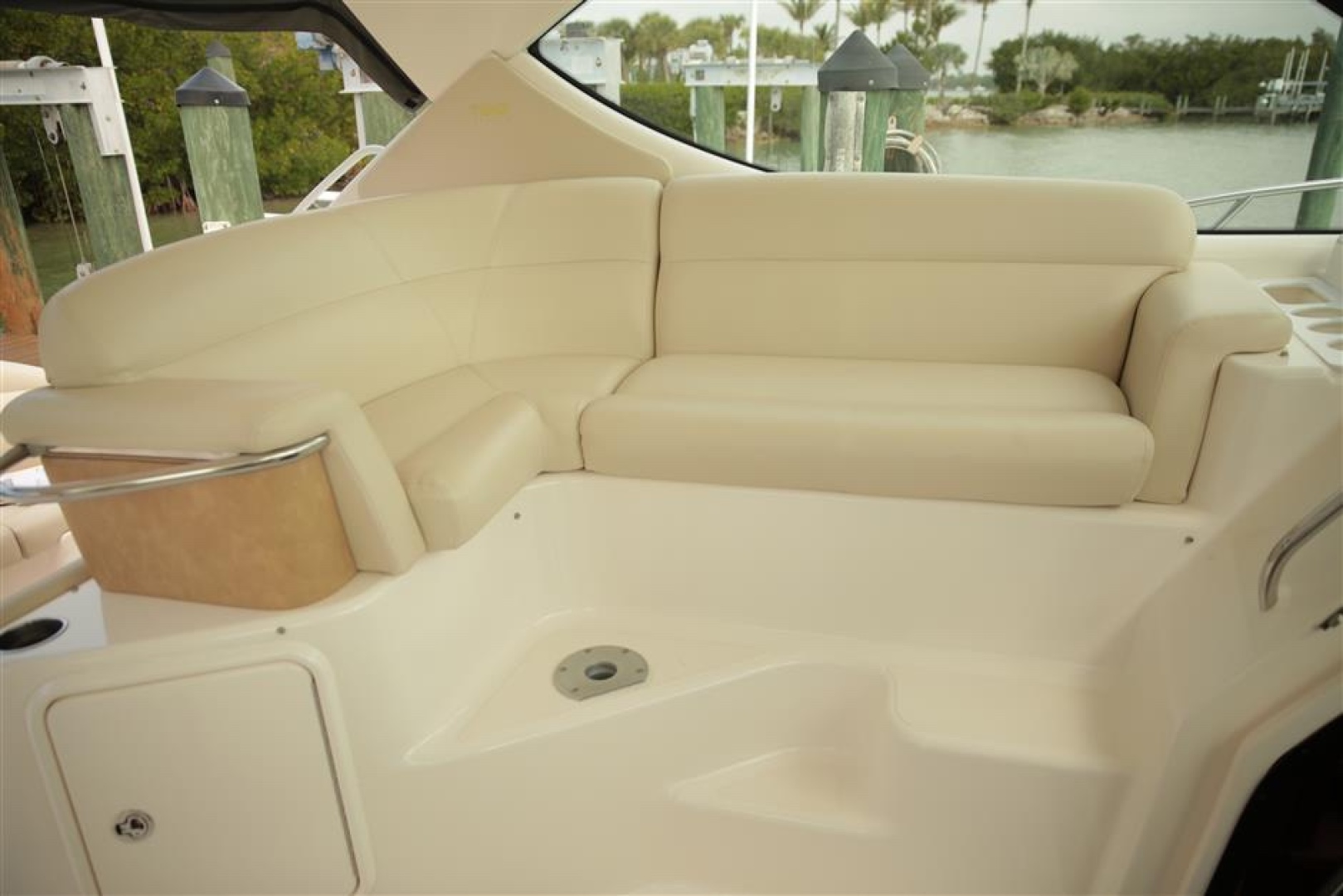 2008 Tiara Yachts 3900 Sovran - Image 14