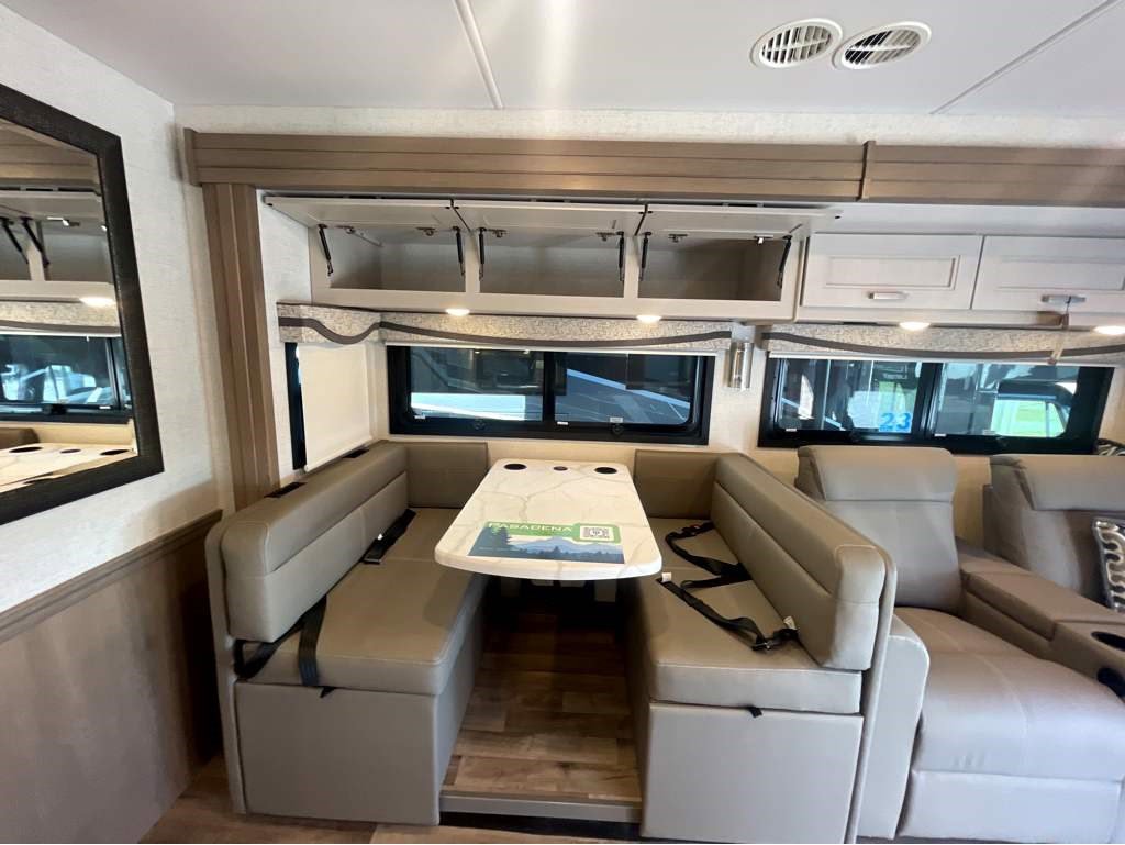 2026 THOR MOTOR COACH PASADENA 38DX - Image 23