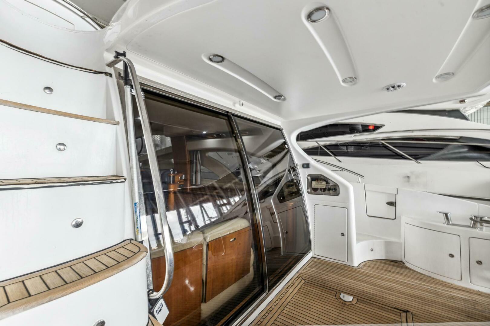 2005 Azimut 55 flybridge - Image 16