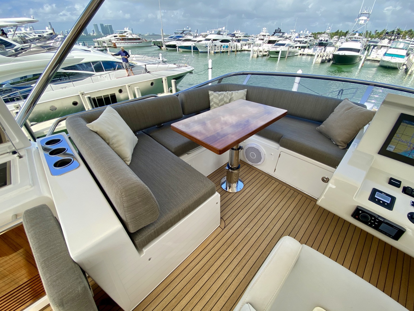 2018 Azimut Flybridge - Image 17