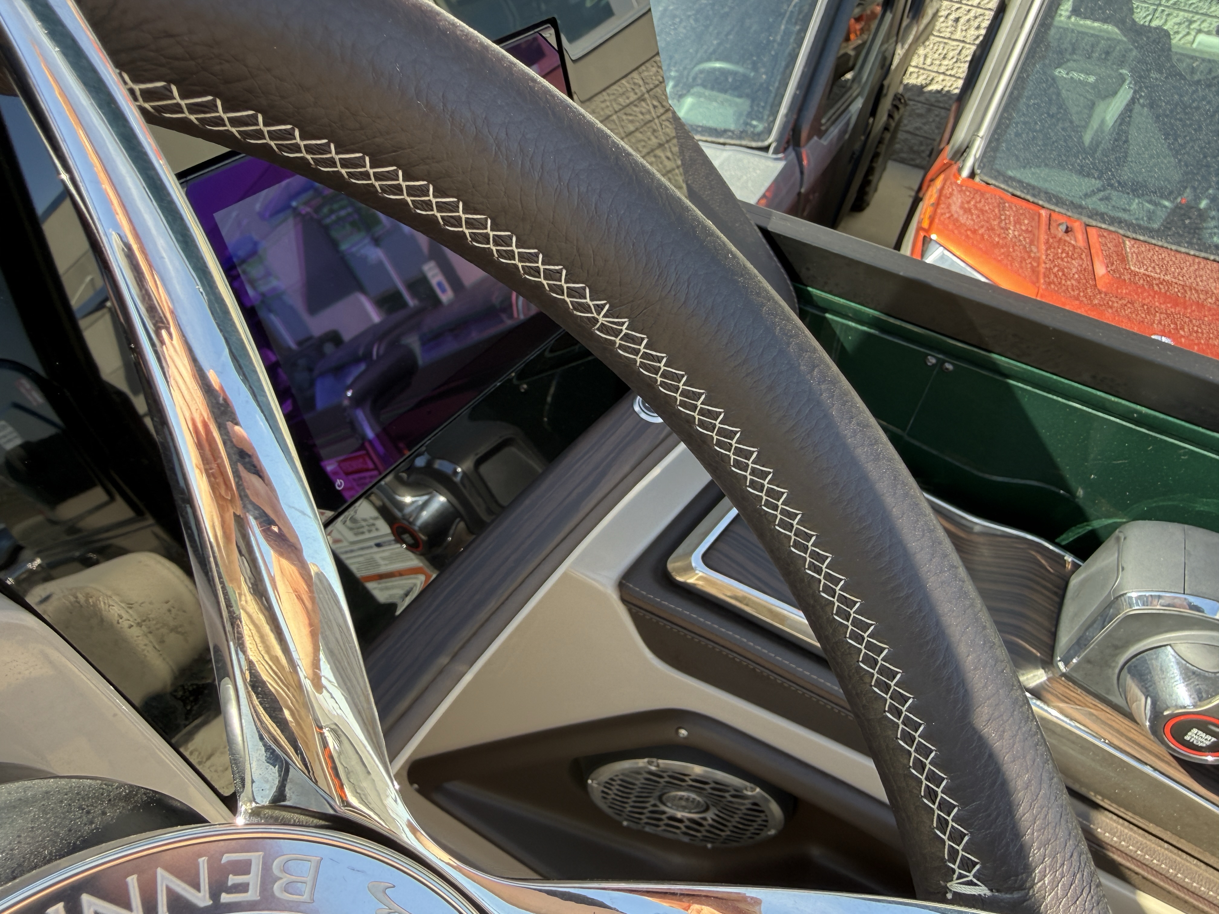 2026 Bennington 25QXSBA 425HP V10 Tritoon Pontoon - Image 36